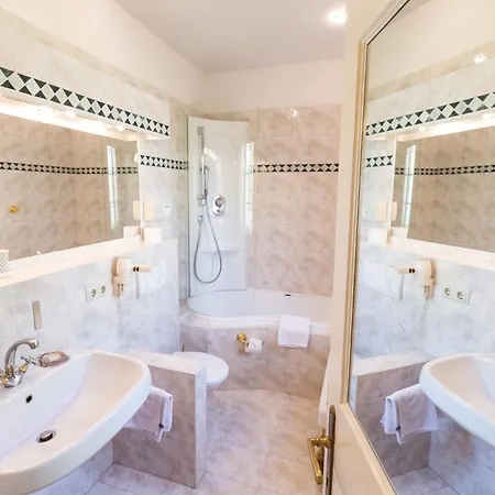 Schloss Leonstain 4*