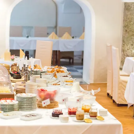 Hotel Schloss Leonstain 4*