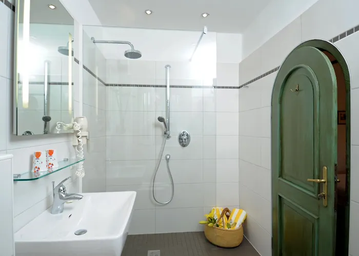 Hotel Schloss Leonstain 4*